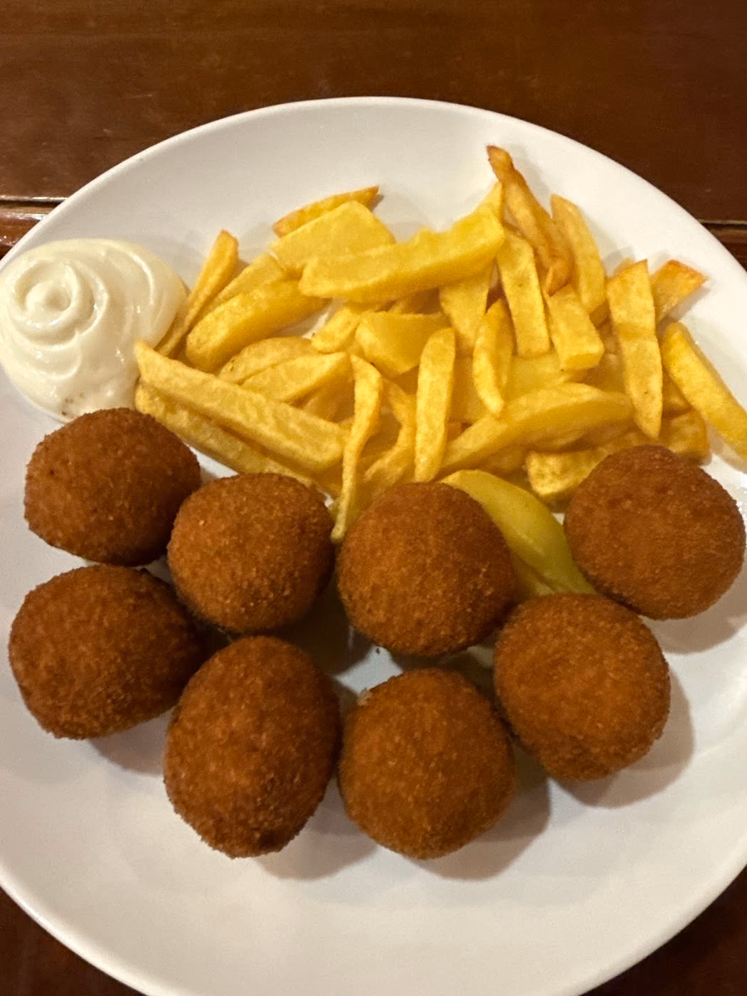 Servicio y sala de Agustín El Picoteo, cocina española en Málaga