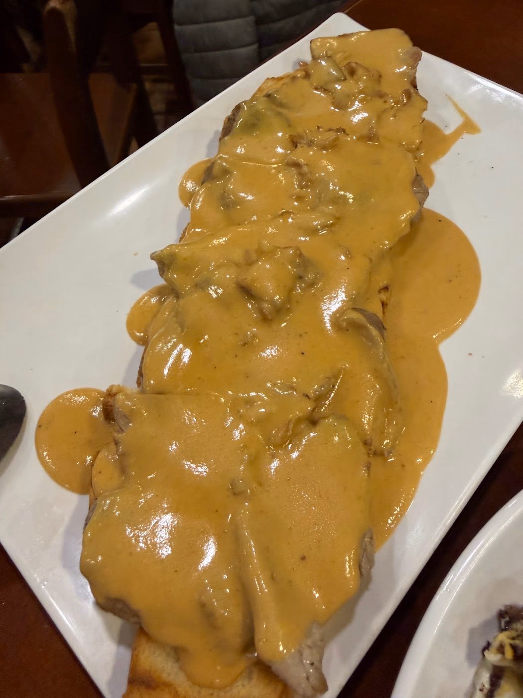 Ambiente de Agustín El Picoteo, restaurante de cocina española en Teatinos